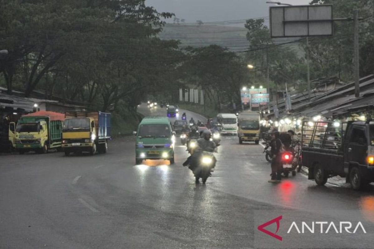 Cuaca di kota-kota besar umumnya berpotensi diguyur hujan pada Rabu